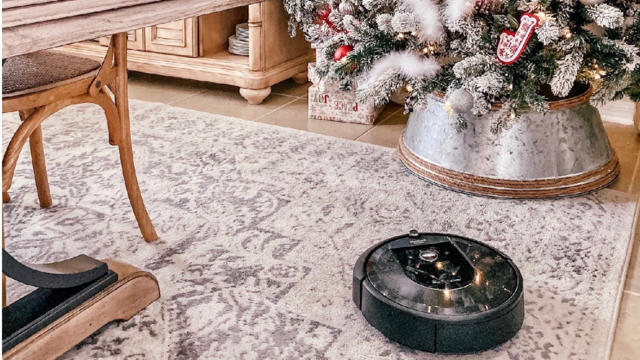 roomba-holiday-header.png 