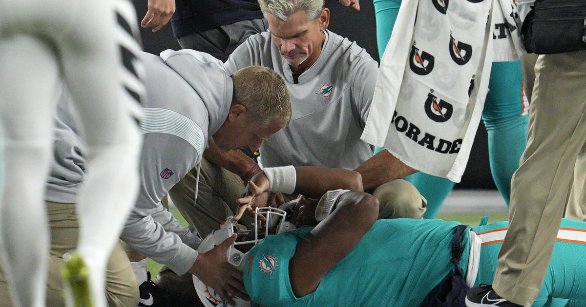 Tua Tagovailoa injury update: Dolphins QB leaves game with head, neck  injuries - The Phinsider