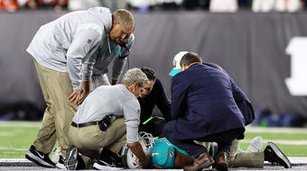 Concussion expert says Miami Dolphins failed to protect injured quarterback 