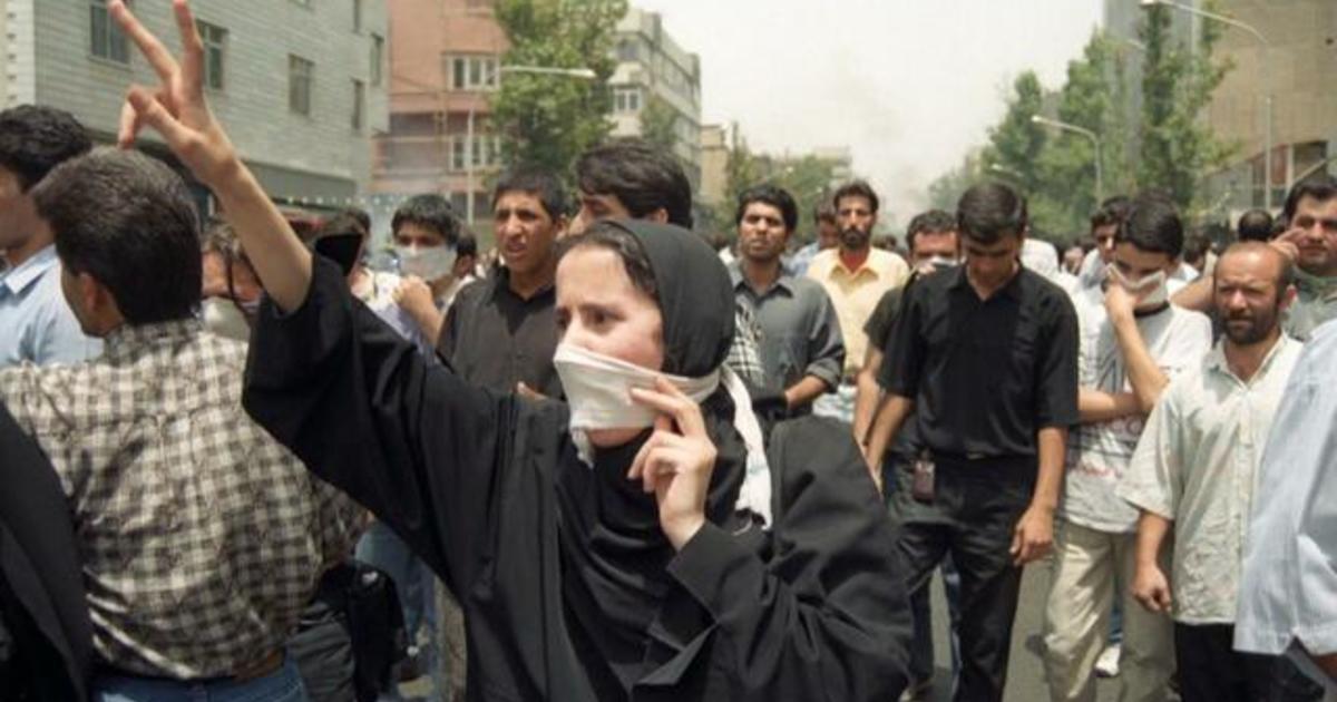 Iran protests enter third week despite internet restrictions, heavy crackdown