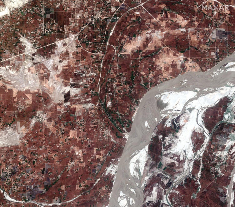 01-overview-of-indus-river-before-floods-rajanpur-pakistan-24march2022-wv2.jpg 
