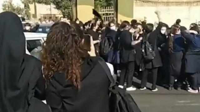 iran-protest-students.jpg 