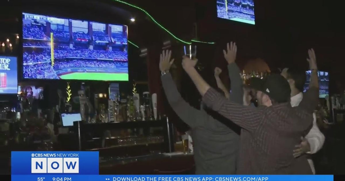 Yankees fans thrilled as Aaron Judge hits 62nd home run - CBS New York