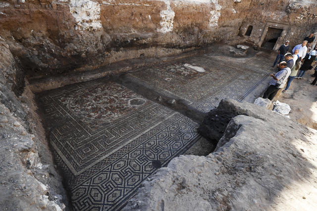Massive "rare" ancient Roman mosaic, "rich in details," unearthed in Syria - CBS News