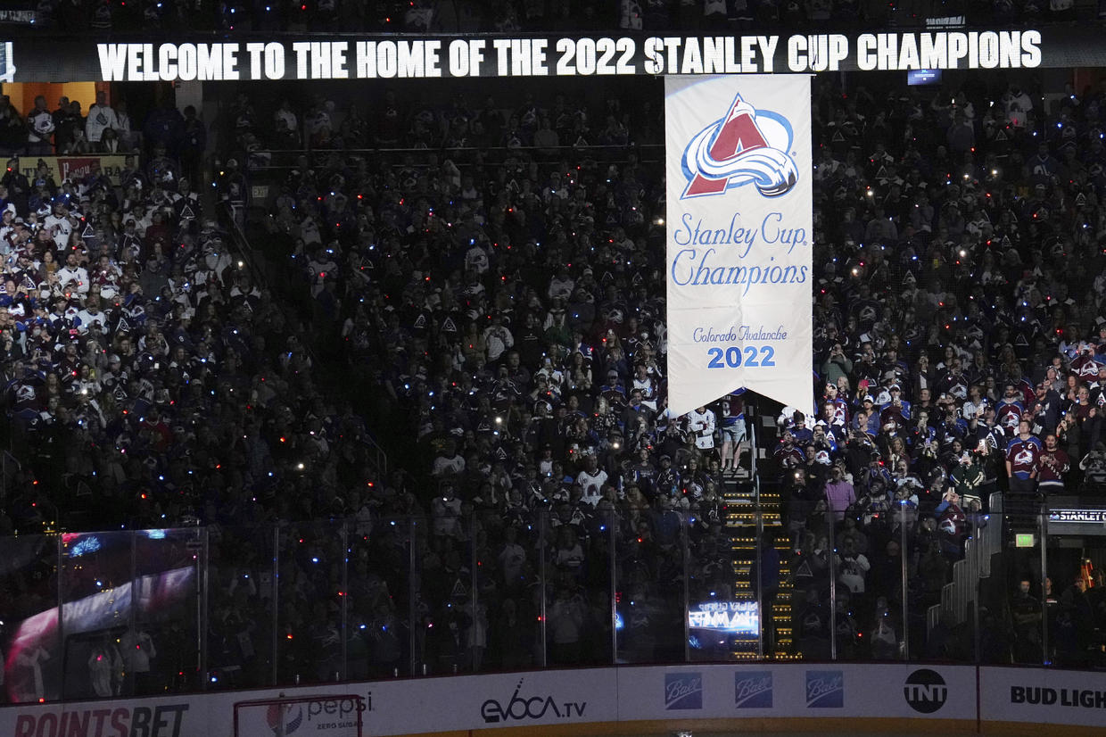 Colorado Avalanche Raise Stanley Cup Championship Banner Into Ball Arena Rafters Cbs Colorado 