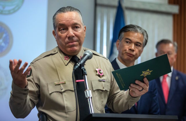 Suspects arrested in widepread mail theft and postal fraud operation 