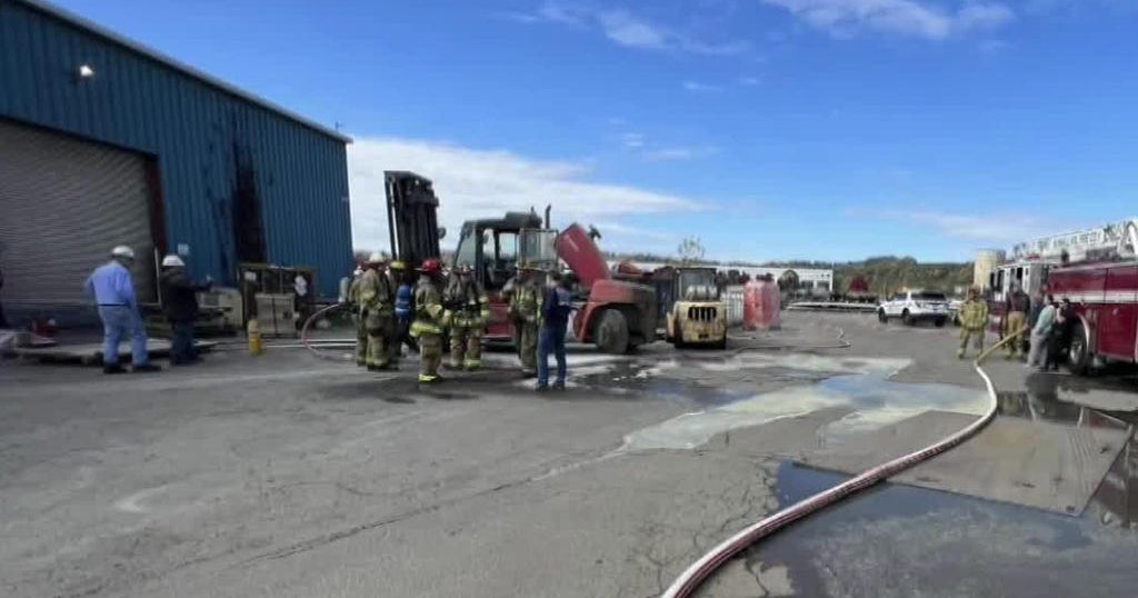 Forklift catches fire along Waterfront Drive in Munhall - CBS Pittsburgh