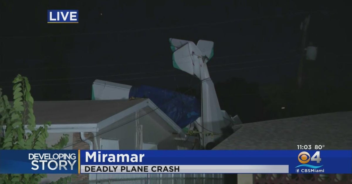 2 killed when small plane crashes into Pembroke Pines home - CBS Miami