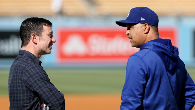 Dodgers' Andrew Friedman confirms manager Dave Roberts will return