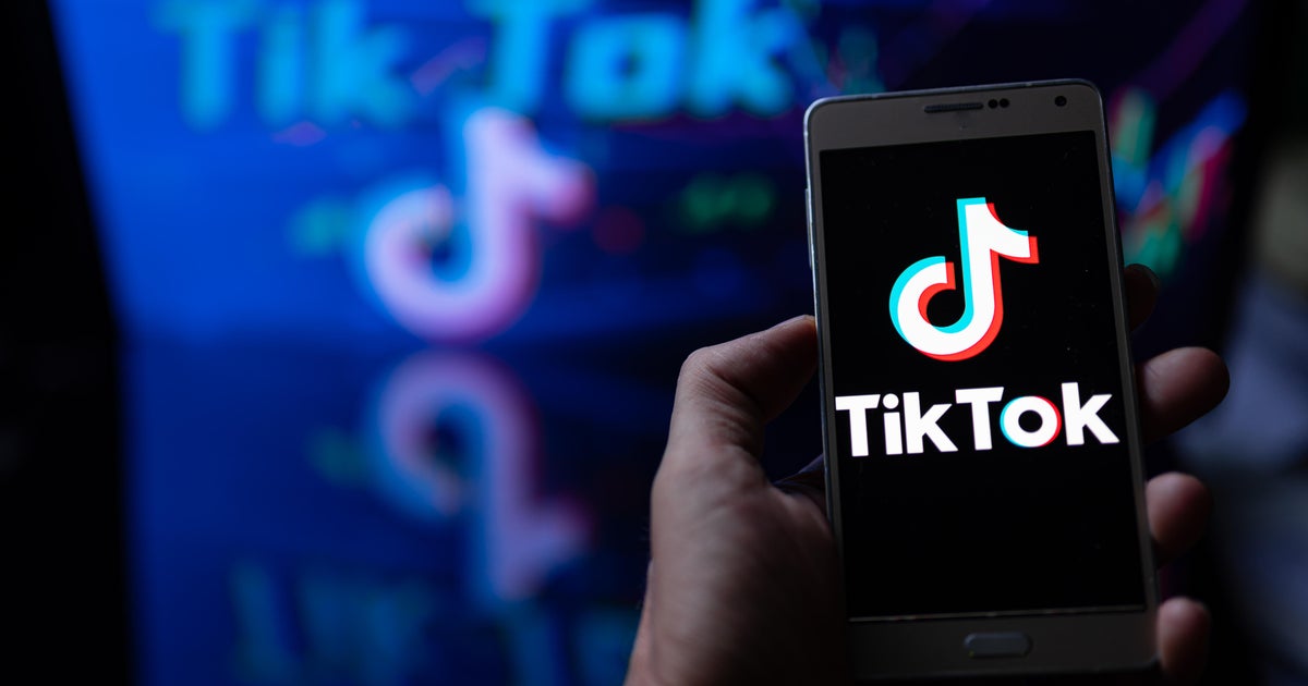 Tampa janitor born with just one arm fosters positivity on TikTok