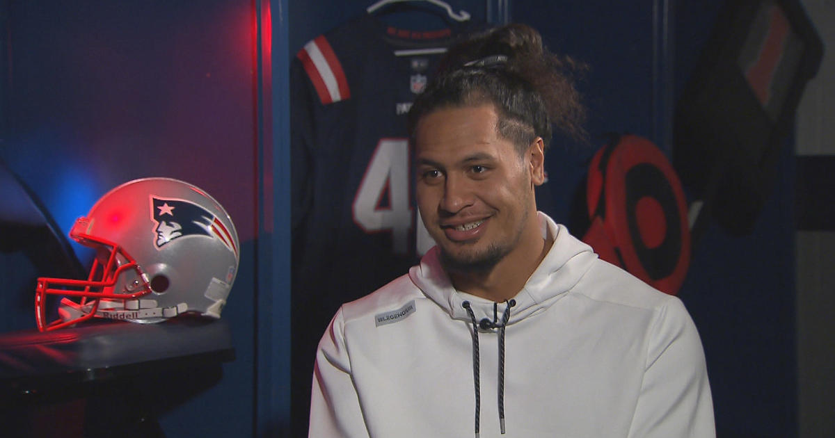 Foxborough, Massachusetts, USA. 14th Nov, 2021. New England Patriots  linebacker Jahlani Tavai (48) warms up before the NFL football game between  the Cleveland Browns and the New England Patriots at Gillette Stadium