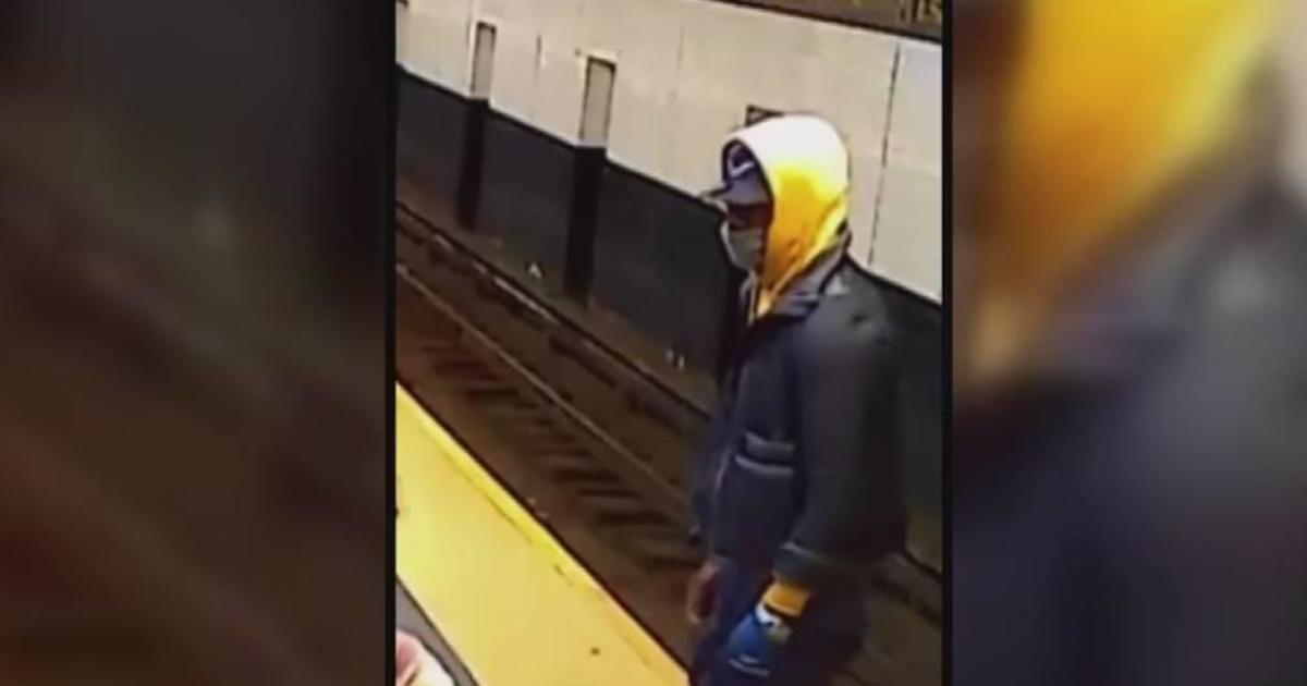 New Video Shows Suspect Accused Of Pushing Man Onto Subway Tracks In Brooklyn Cbs New York 3087