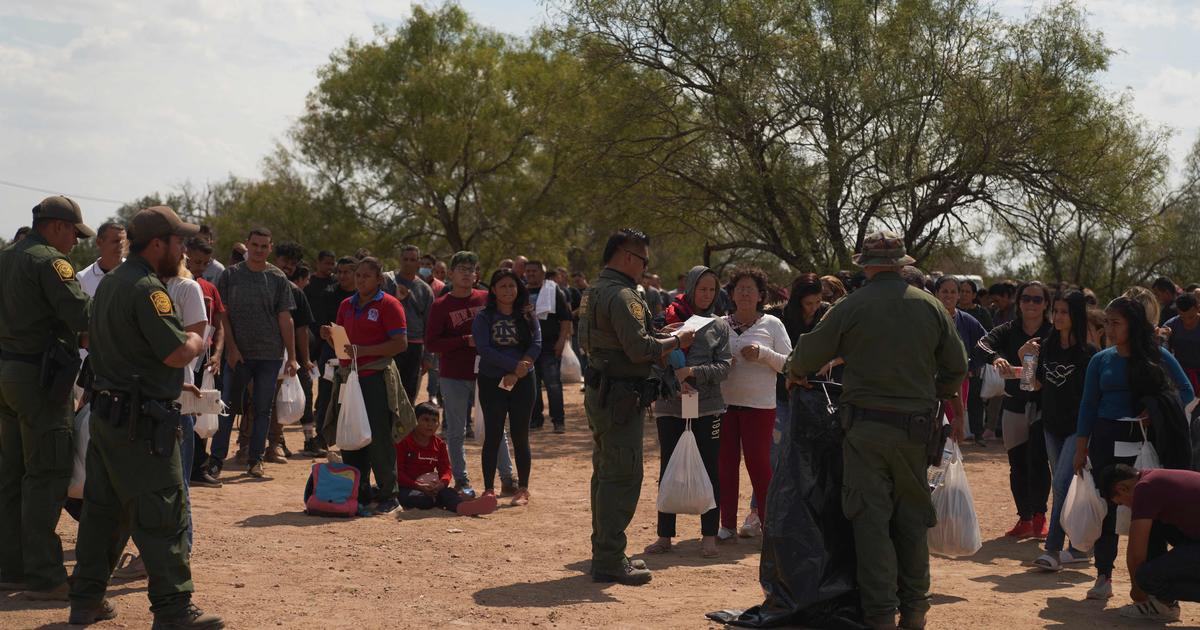 U.S. offers flu shots to migrants in border custody, reversing long-standing policy