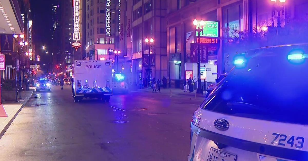 Man Arrested After Firing Gun, Sending People Running In Chicago Loop ...