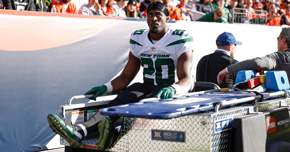 Jets' Breece Hall, Alijah Vera-Tucker suffer season-ending injuries