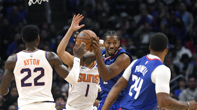 Phoenix Suns v Los Angeles Clippers 