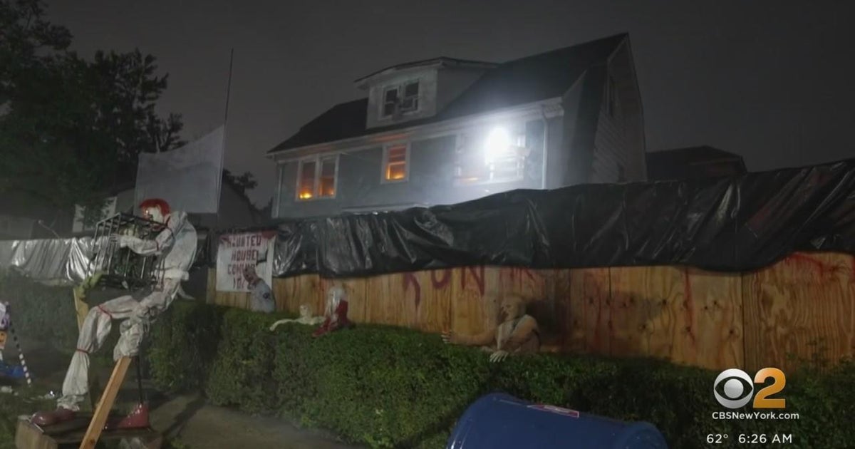 Snapshot goes inside haunted Halloween house CBS New York