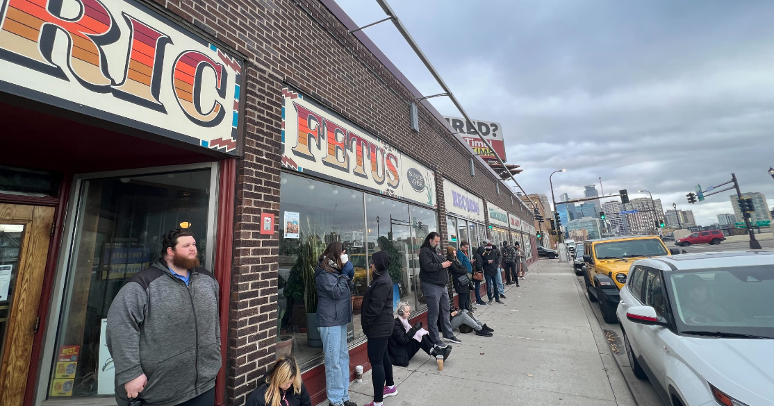 Fans line up at Electric Fetus to get Taylor Swift's new album CBS