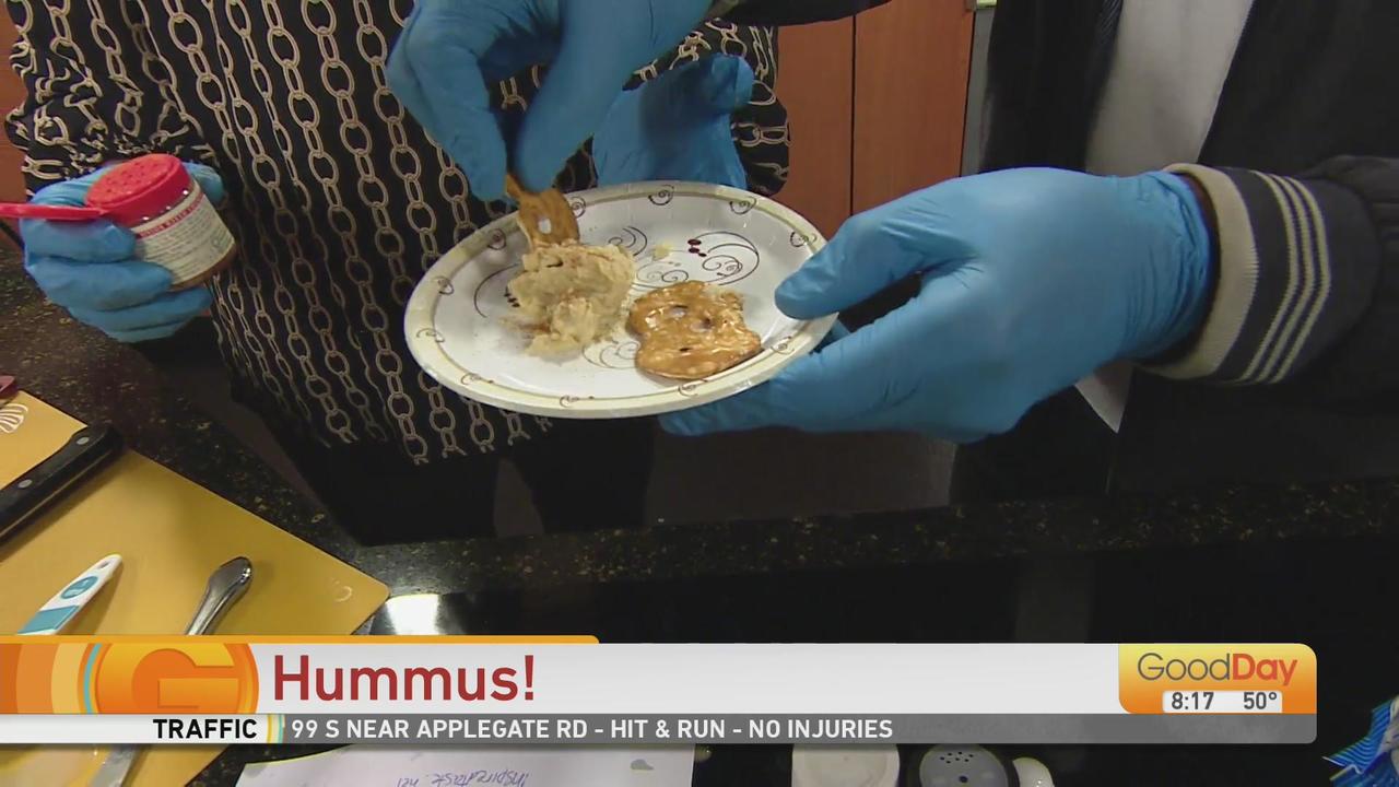 Tina makes hummus - the finished product?