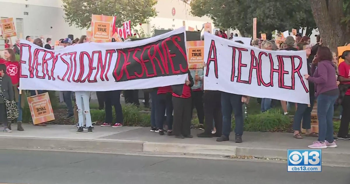 Hundreds of Twin Rivers teachers rally for raises, more student resources