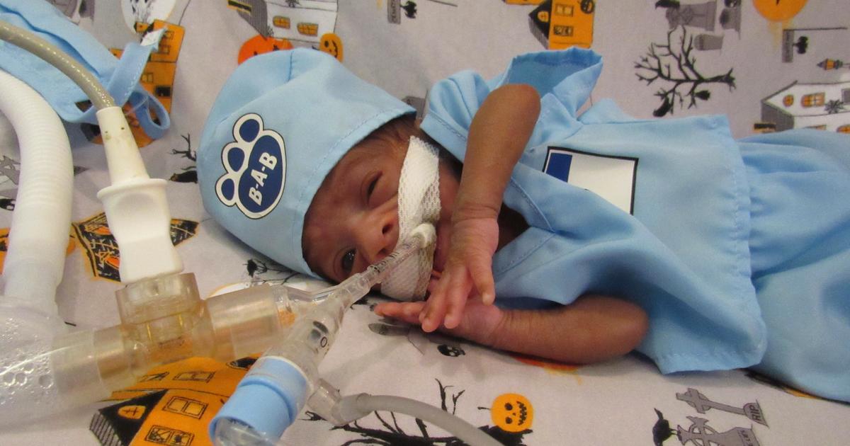 USA Today  These tiny babies in tiny costumes in NICU will melt your heart  — Schaumburg Photography