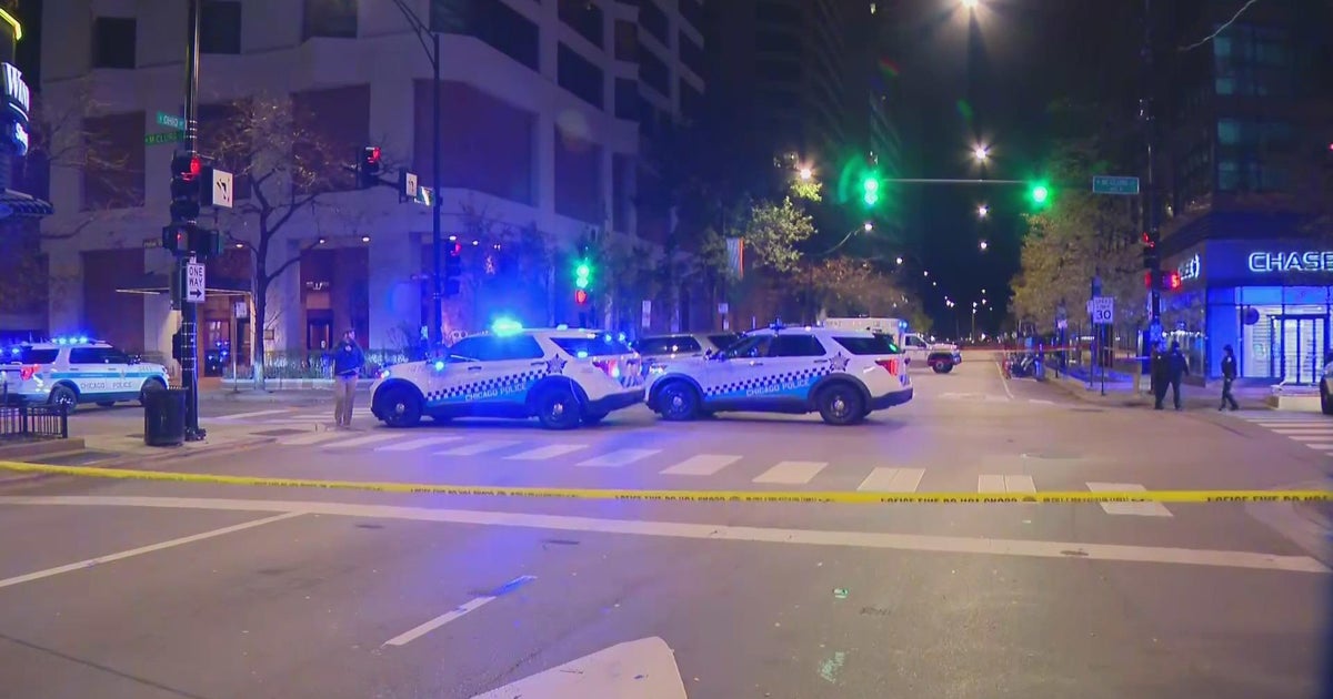 Woman found dead on sidewalk in Streeterville - CBS Chicago