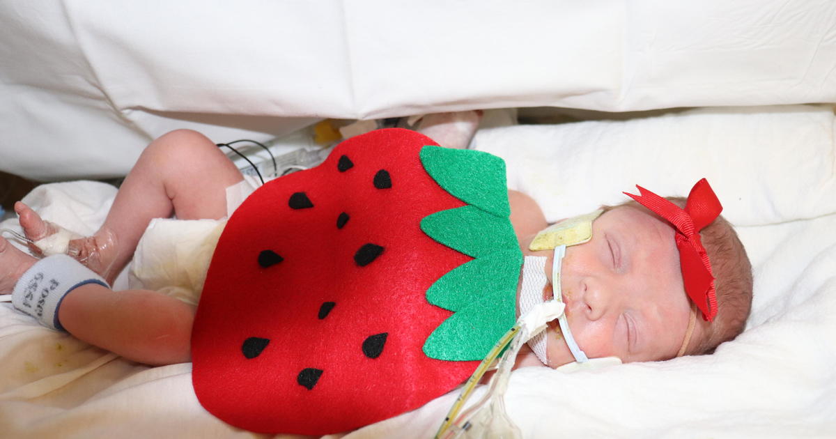 USA Today  These tiny babies in tiny costumes in NICU will melt your heart  — Schaumburg Photography