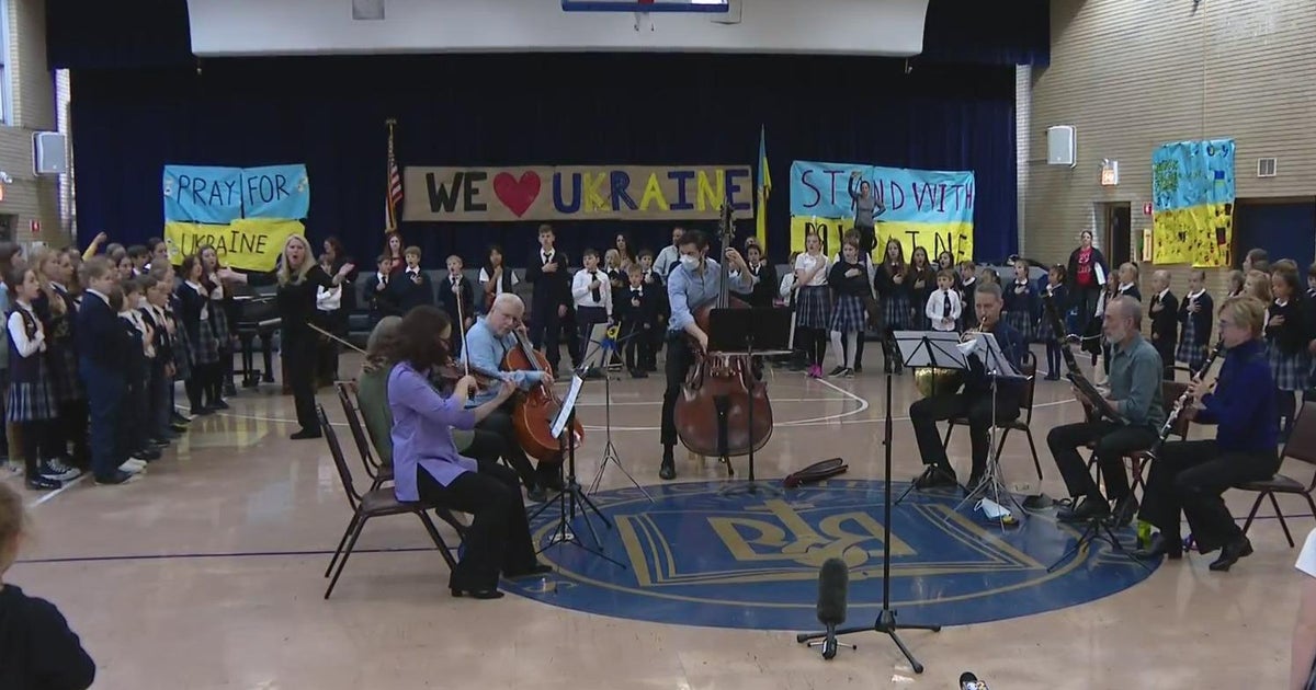 Lyric Opera musicians perform for students of war-torn Ukraine - Vimarsana News