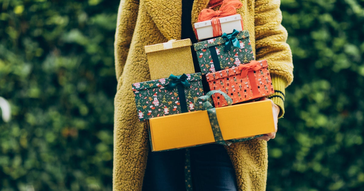 Americans expected to give fewer gifts this holiday season