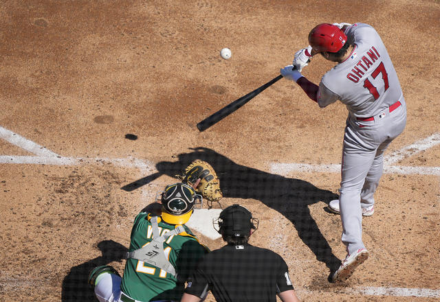 Randy Arozarena throws out noted speedster Albert Pujols trying to