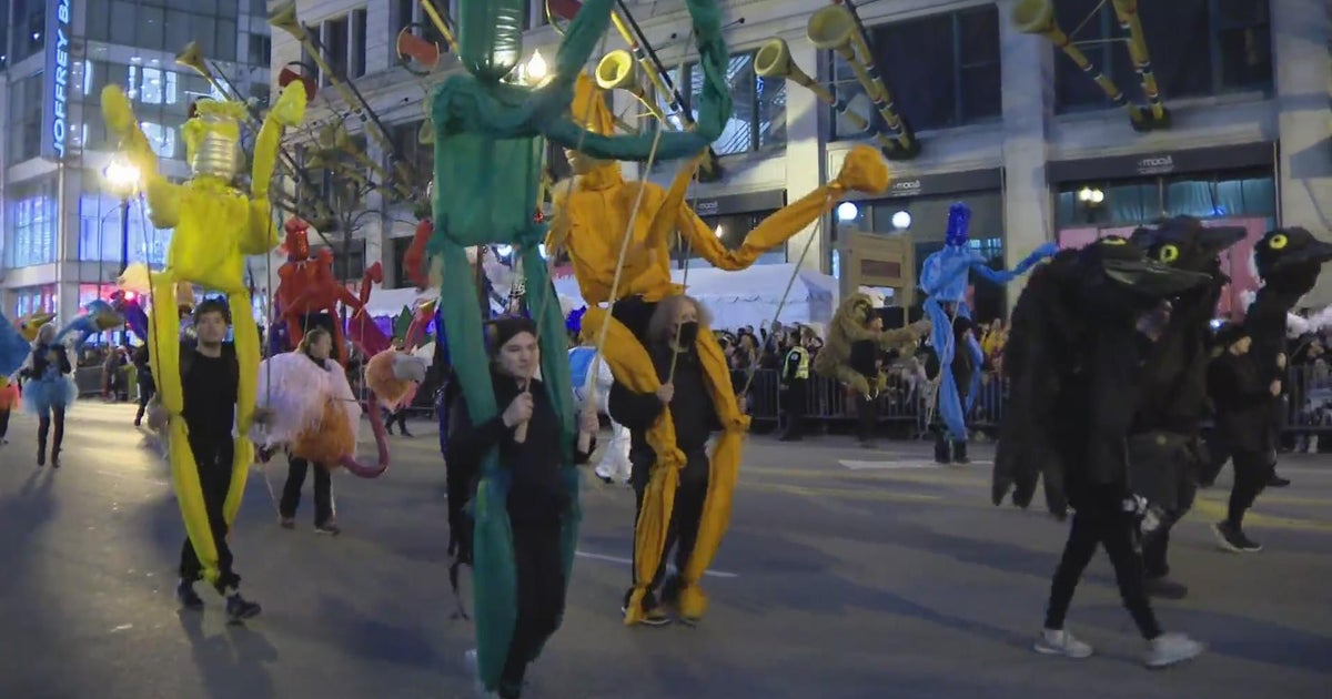 People line streets for Chicago's annual Arts in the Dark Parade CBS