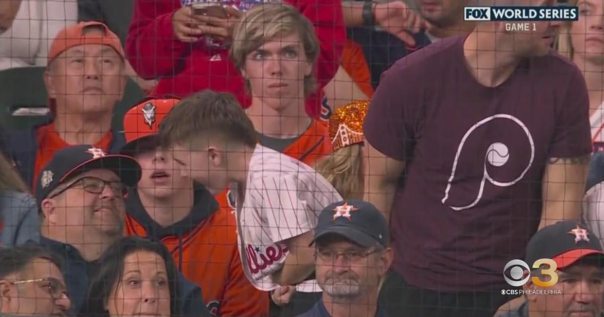 Phillies fan loses hat and phone chasing a foul ball – NBC Sports