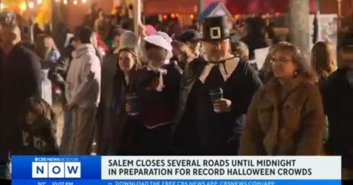 Salem sees record crowds weekend before Halloween CBS Boston