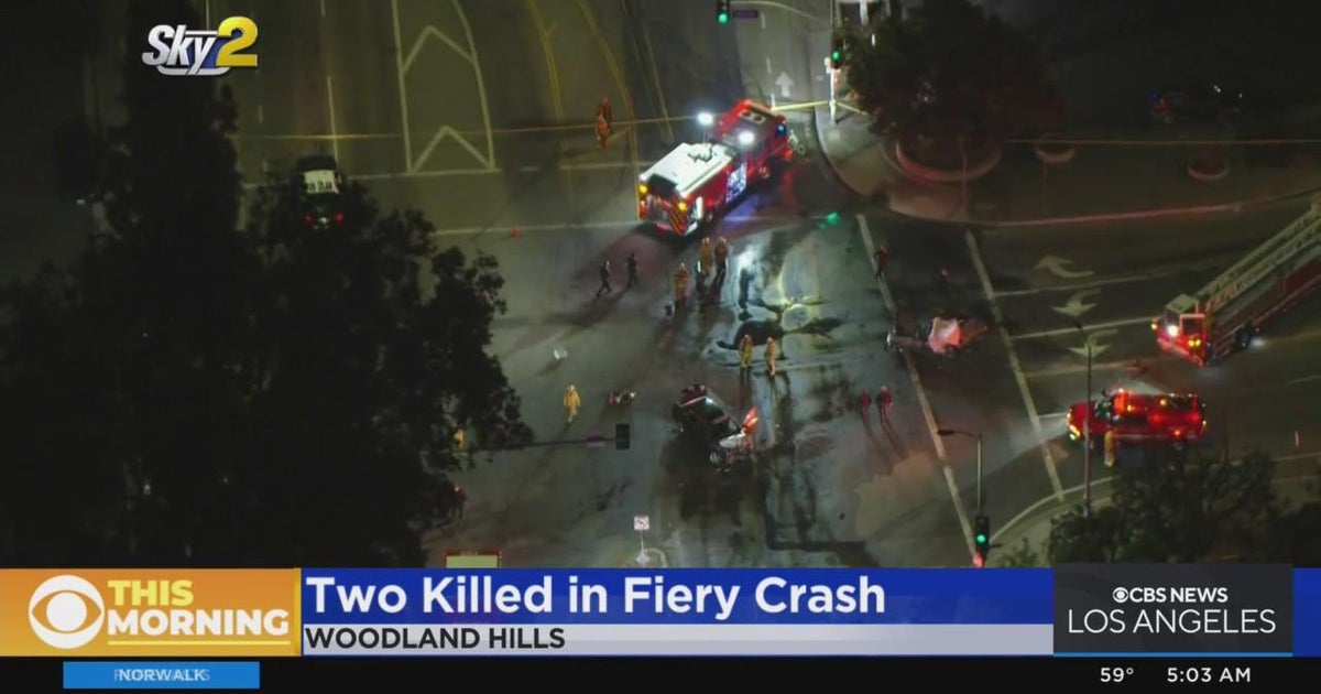 Two killed in fiery crash in Woodland Hills - CBS Los Angeles