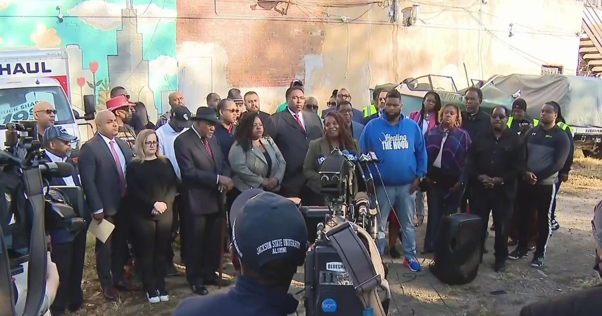 Community leaders show support for Lawndale driveby shooting victims