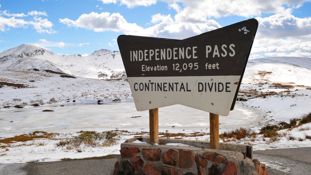 The sign at the top of Independence Pass near Aspen 