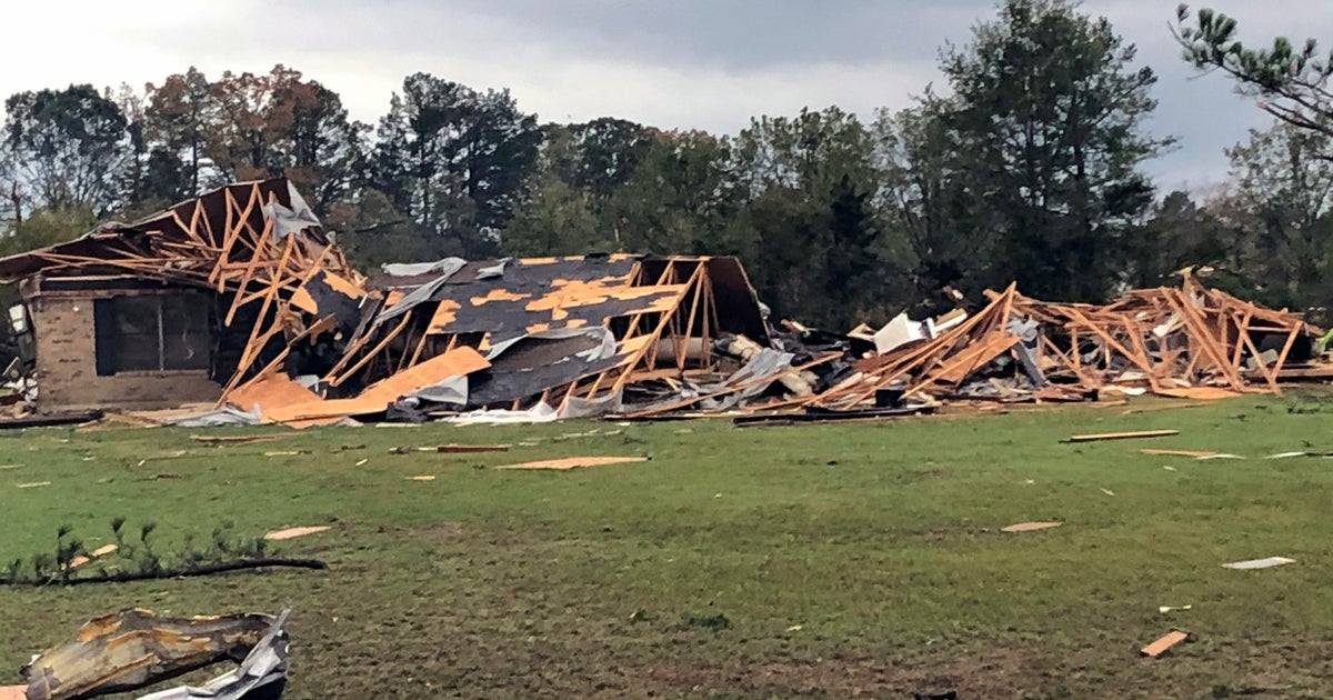 1 dead, dozens hurt as tornadoes hit Oklahoma and Texas