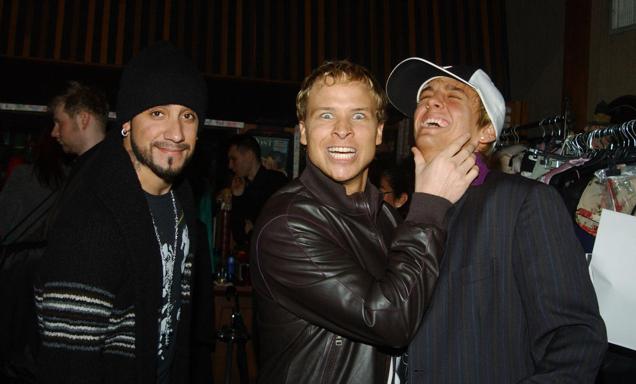 Backstreet Boys Pay Emotional Tribute To "our Little Brother" Aaron ...