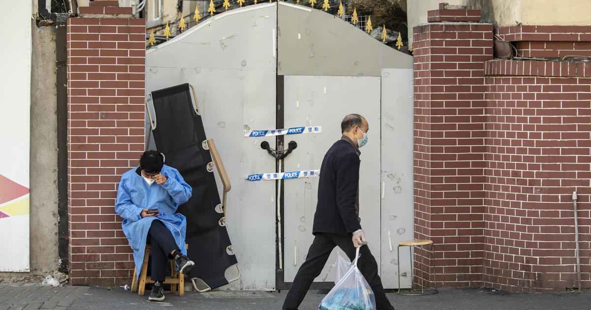 China insists on “zero-COVID,” hurting people and businesses