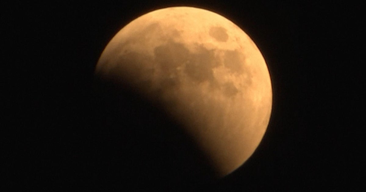 Watch raw video of last total lunar eclipse for 3 years - CBS San Francisco