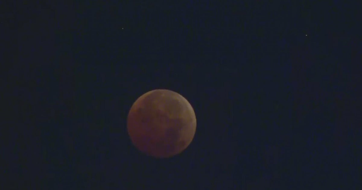 Check Out The Total Lunar Eclipse Captured By Cbs 2 Photographer Cbs Check Out The Total Lunar Eclipse Captured By Cbs 2 Photographer Cbs