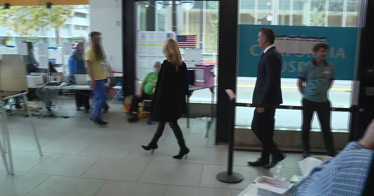 Gov. Newsom casts his 2022 midterm election ballot