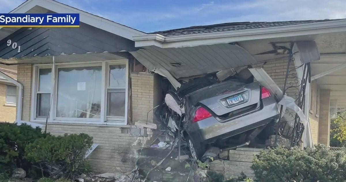 2 dead after car crashes into Park Ridge home - CBS Chicago