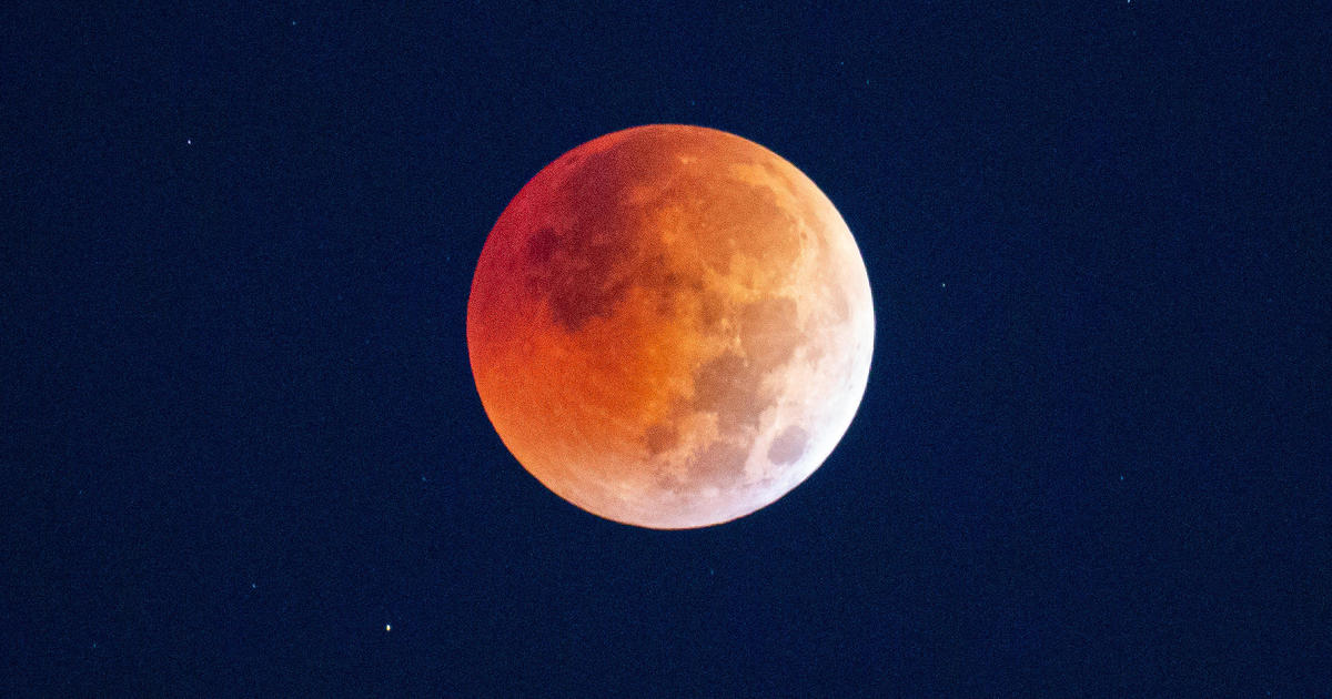 Total lunar eclipse creates amazing sight over Massachusetts early