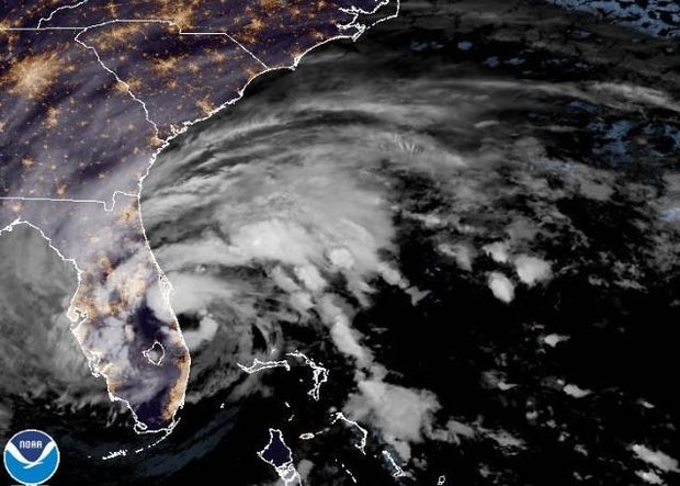 hurricane-nicole-landfall-111022.jpg