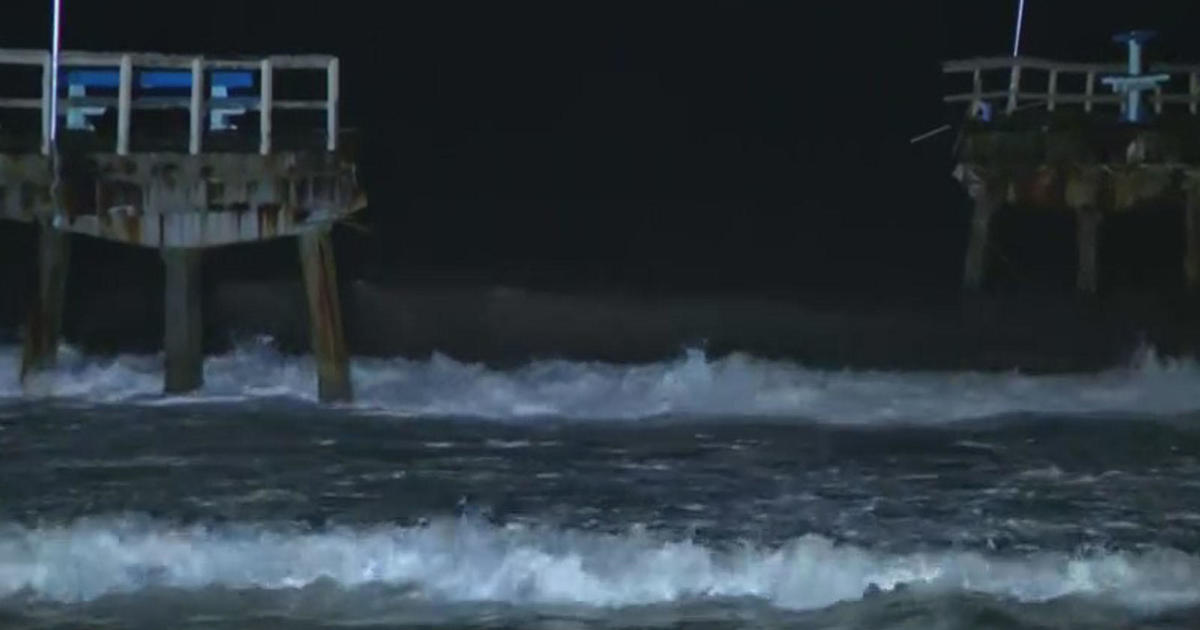 Crashing waves from Nicole brought on partial collapse of Lauderdale-by-the-Sea pier