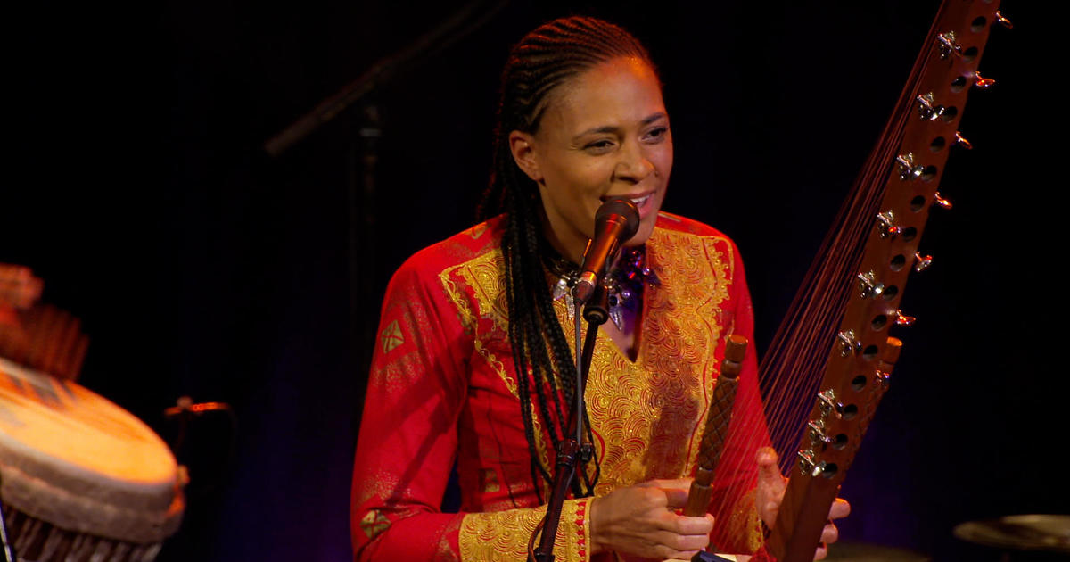 Sona Jobarteh: Разширяване на уникалната музикална традиция на кора в Западна Африка