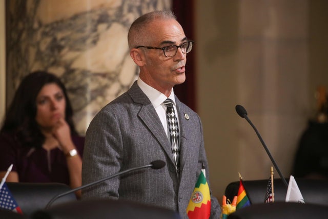 The Los Angeles City Council has voted 12-0 to censure Councilmen Kevin de Le&oacute;n and Gil Cedillo and former Councilwoman Nury Martinez. 