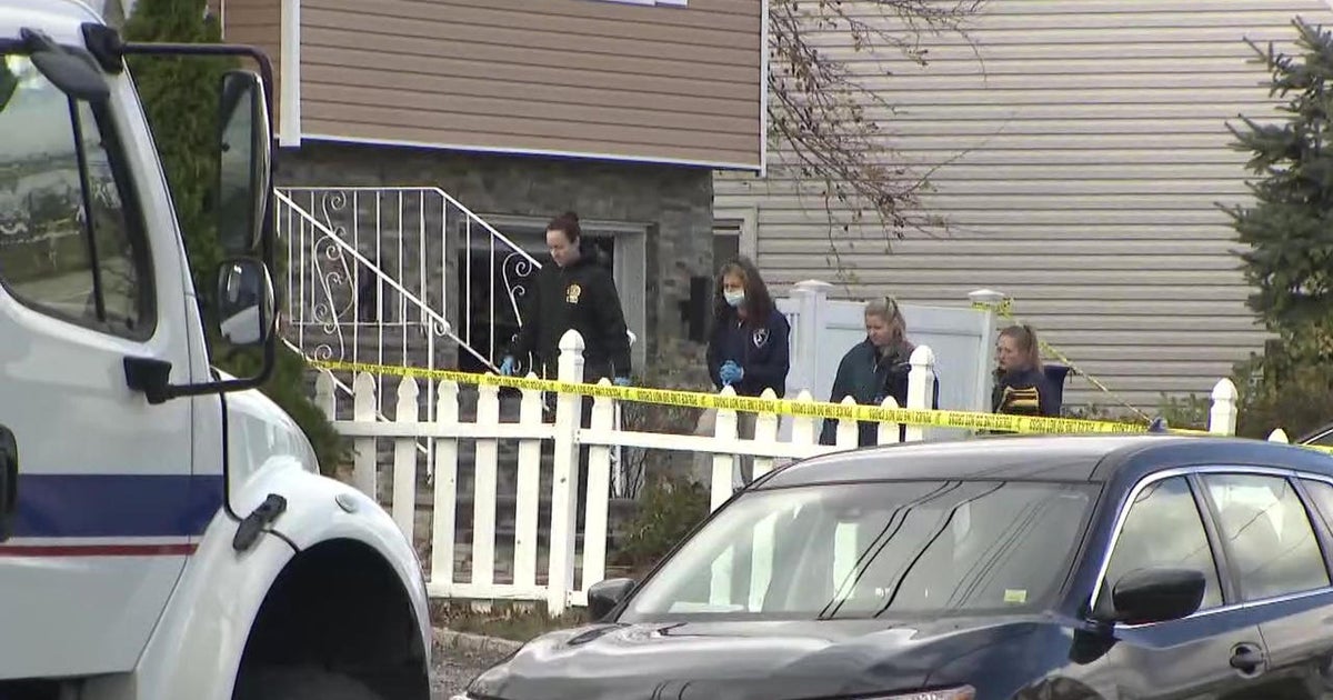 Long Island community in shock after son accused of stabbing his own(00)