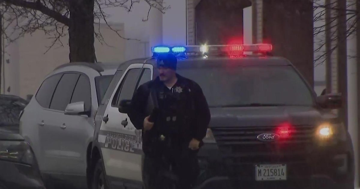 Witness describes scene of shooting, apparent robbery at River Oaks